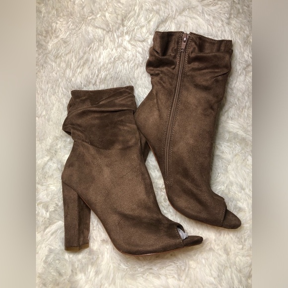 VENUS Brown Suede Ankle Booties size 9 NWOT - Picture 11 of 14